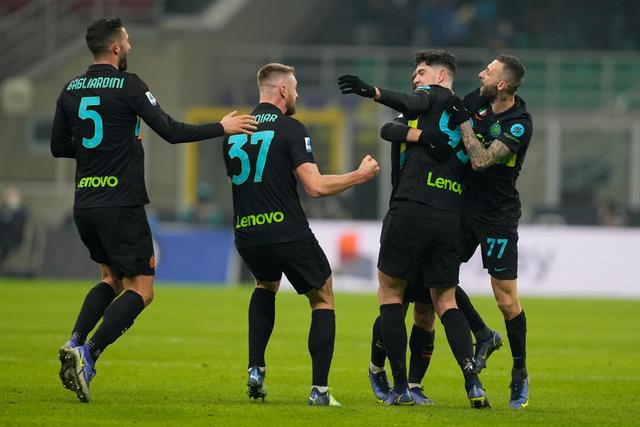 法媒：勒沃库森商谈引进里昂前锋莫雷拉，预计转会费超3000万欧